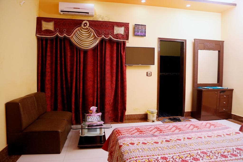 Royal Residency Guest House - Image 4
